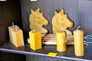 Bougies fabriquées à La Maison des Abeilles