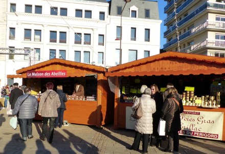 Le chalet des pains d'épices voisine avec celui des foies gras...